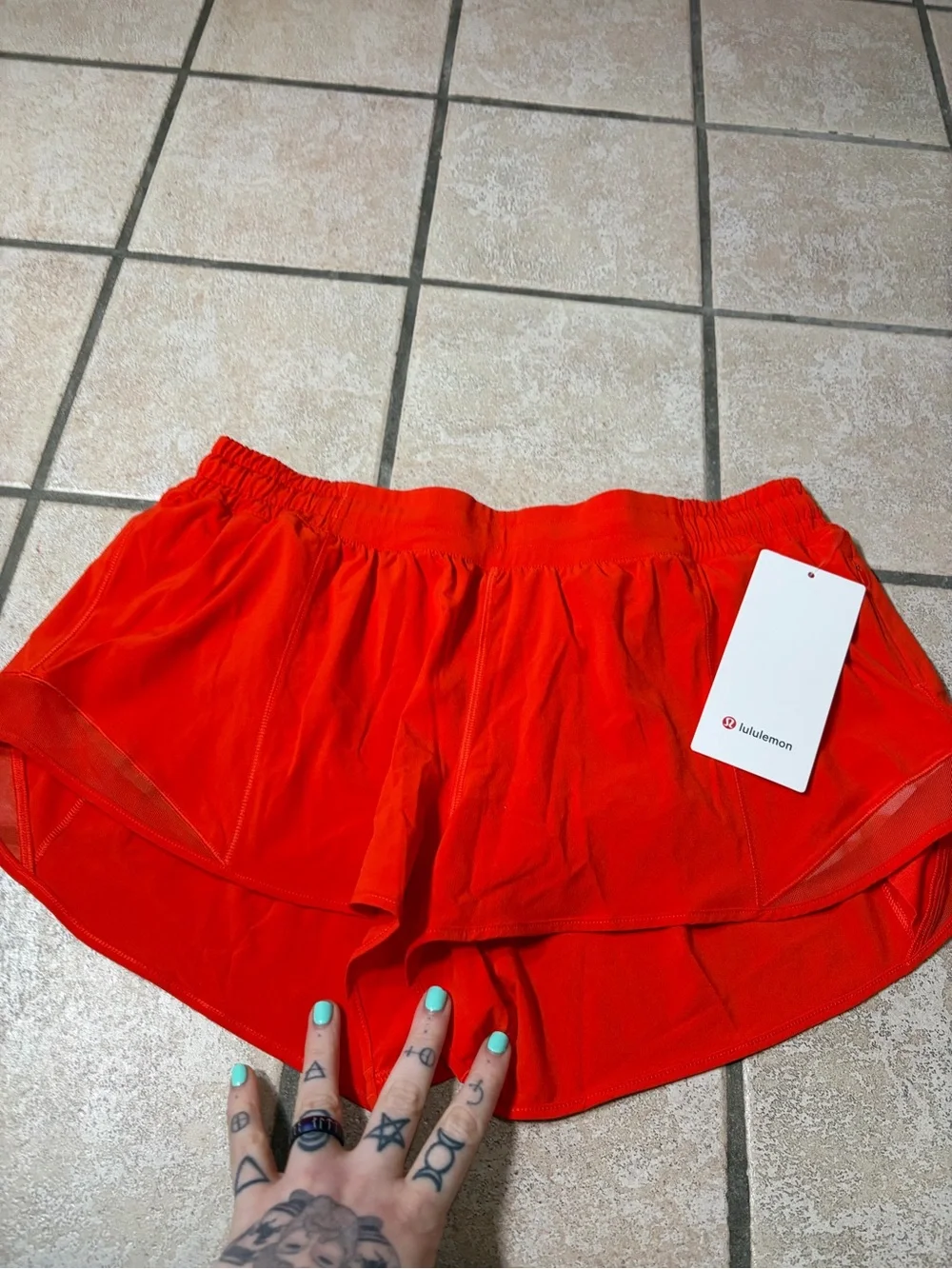NWT Lululemon Hotty Hot Short *LR 2.5” (Cherry Ember) Size 12